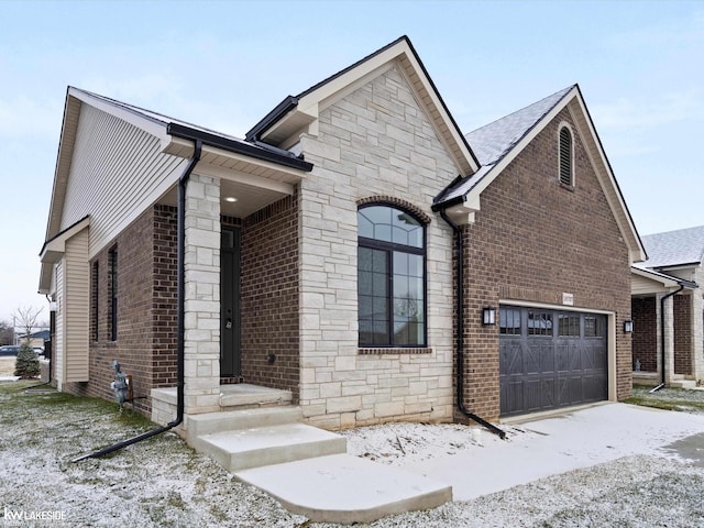 view of front facade featuring a garage