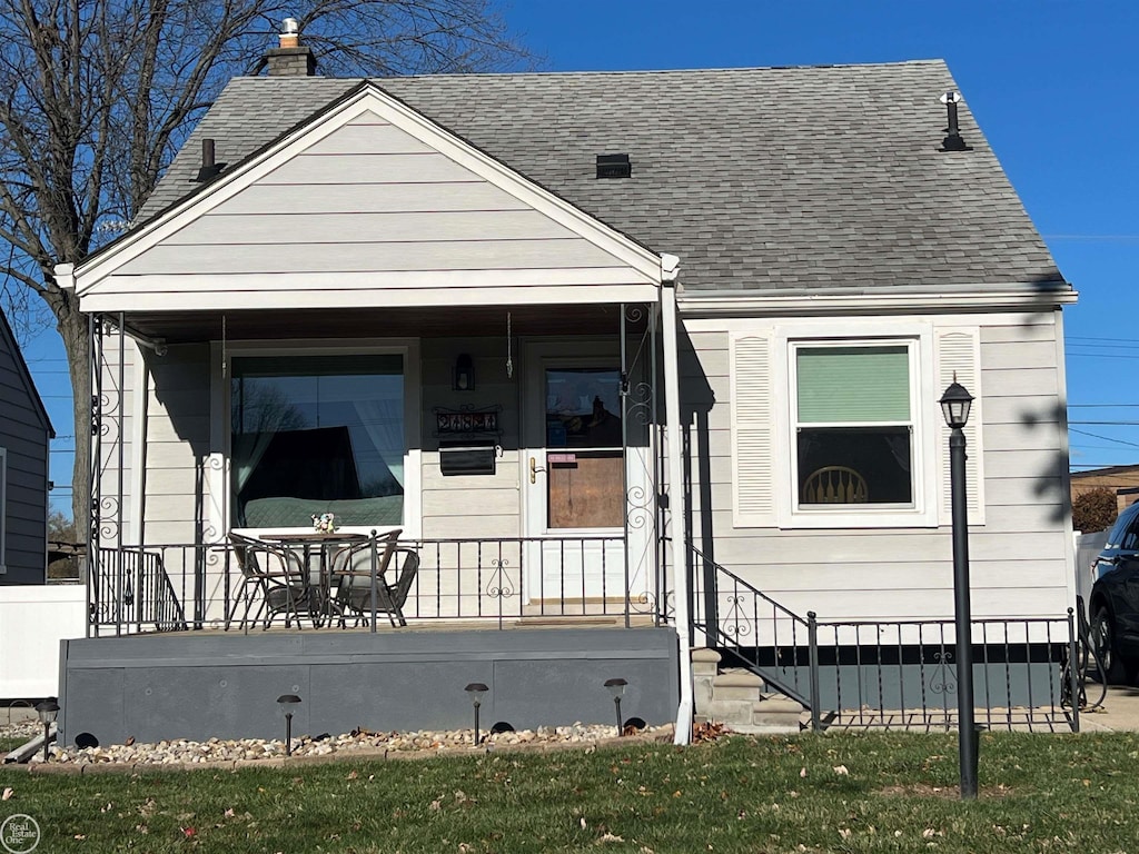 view of front of home featuring covered porch