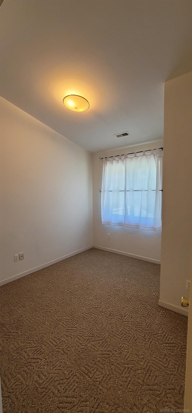 unfurnished room featuring carpet flooring