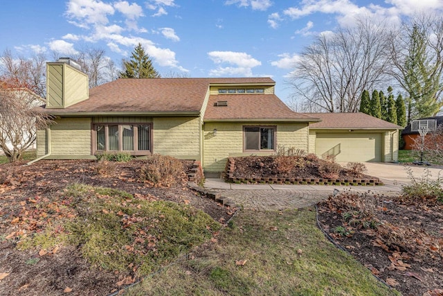 view of front of property featuring a garage