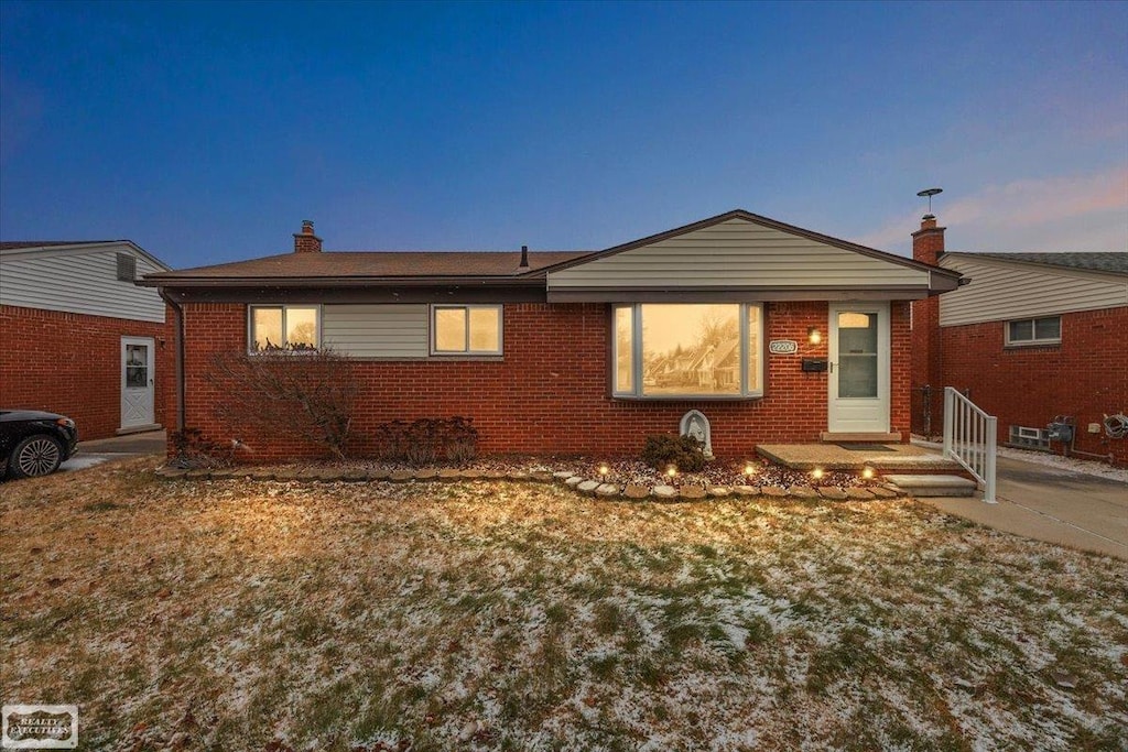 view of front of house with a lawn