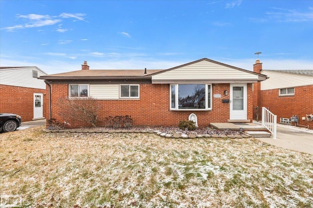 view of front facade with a front yard