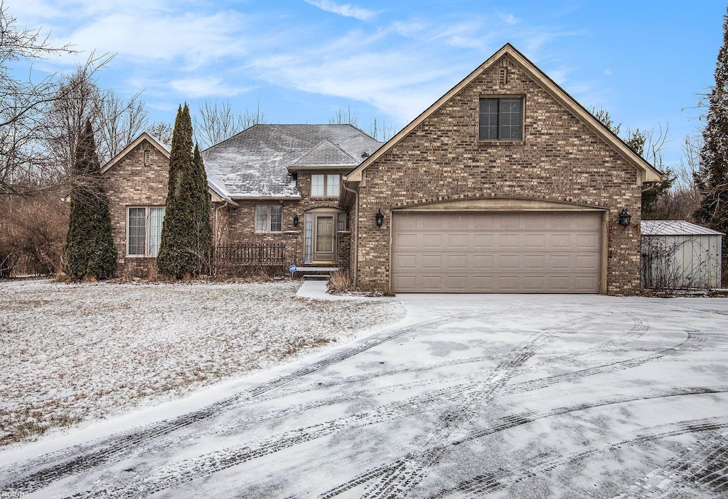 view of front property featuring a garage