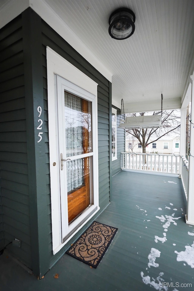 property entrance featuring covered porch