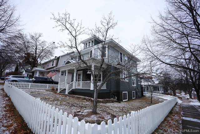 view of front of property featuring covered porch