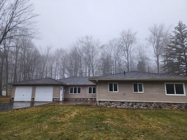 view of front of property with a garage and a front yard