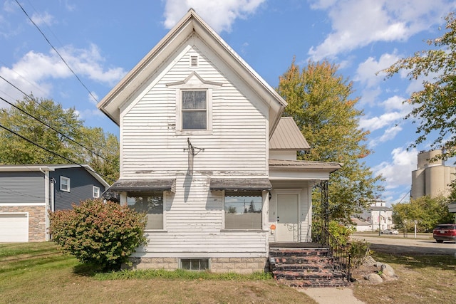 view of front facade featuring a front lawn