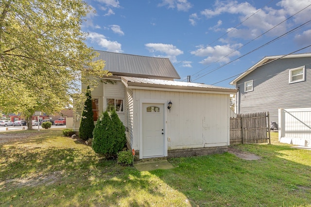 exterior space featuring a yard