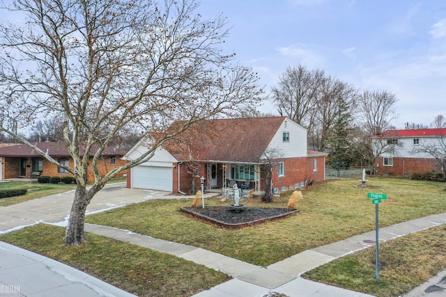 view of front of property featuring a front lawn and a garage