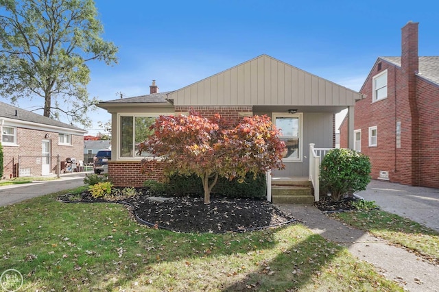 view of front of house with a front yard