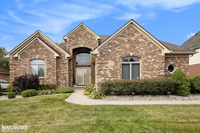 view of front of property with a front yard