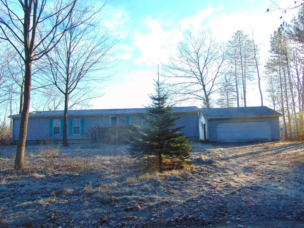 single story home featuring a garage