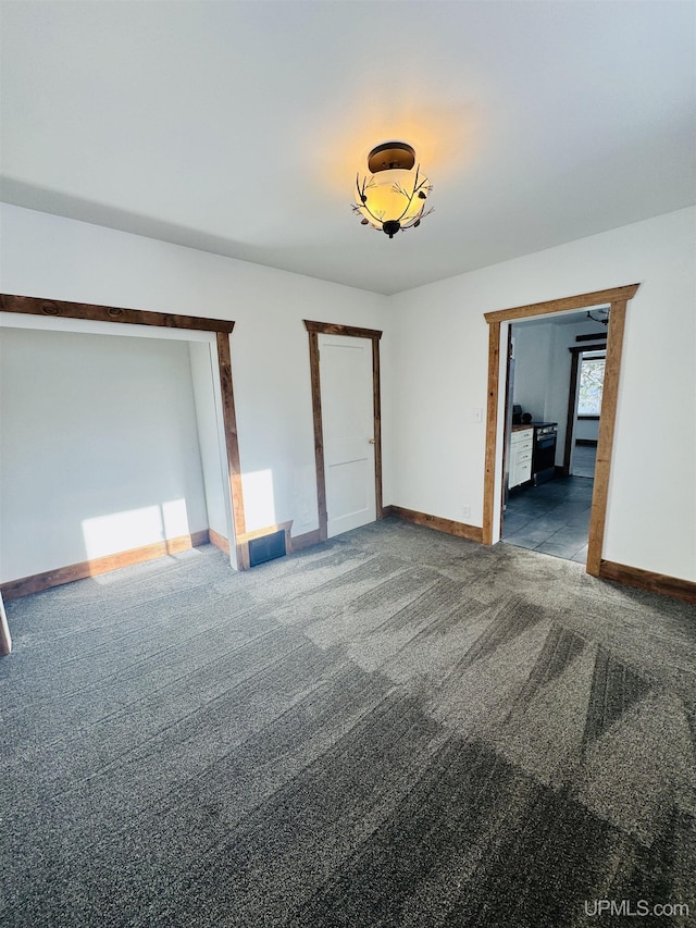 unfurnished room with carpet