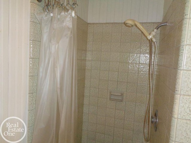 details with curtained shower