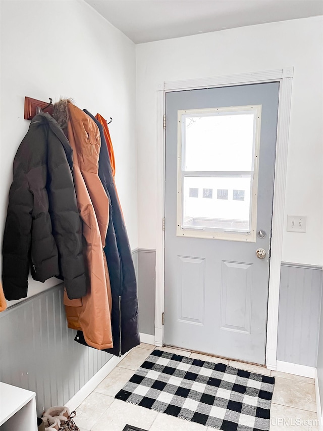 entryway featuring light tile patterned floors