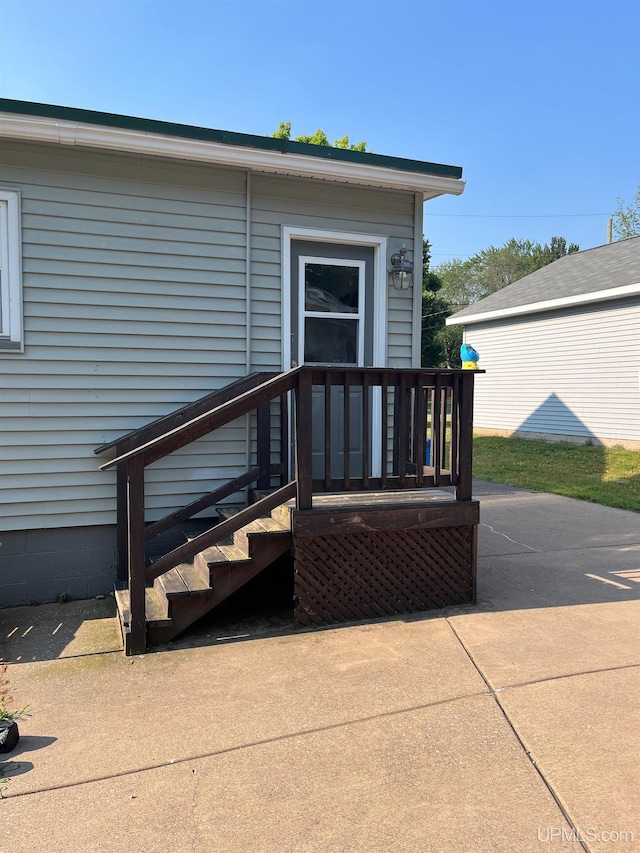 property entrance featuring a patio