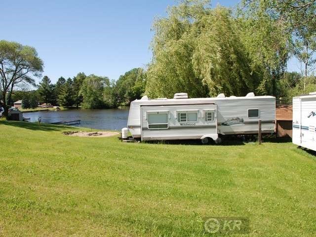 Listing photo 2 for 4236 Bay Dr, Gladwin MI 48624