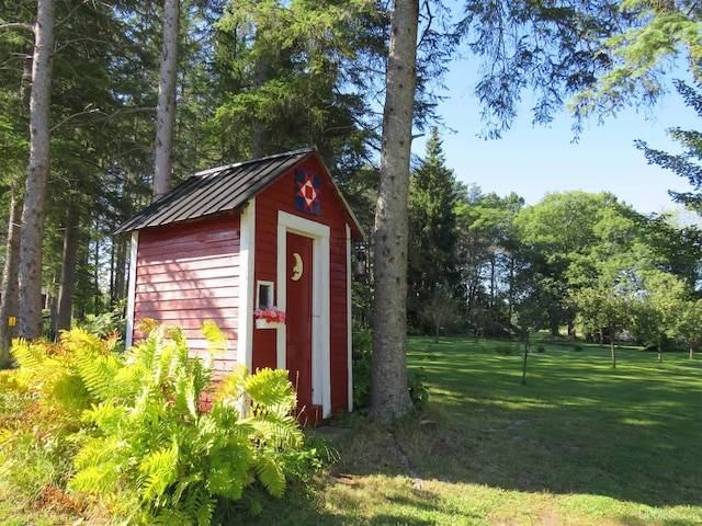 view of outbuilding with a yard