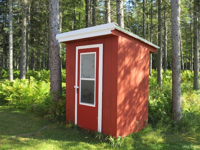 view of outbuilding