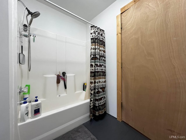 bathroom featuring shower / bath combo with shower curtain