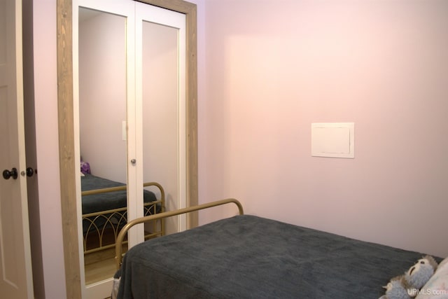 bedroom featuring a closet