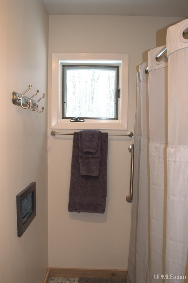 bathroom featuring a shower with curtain