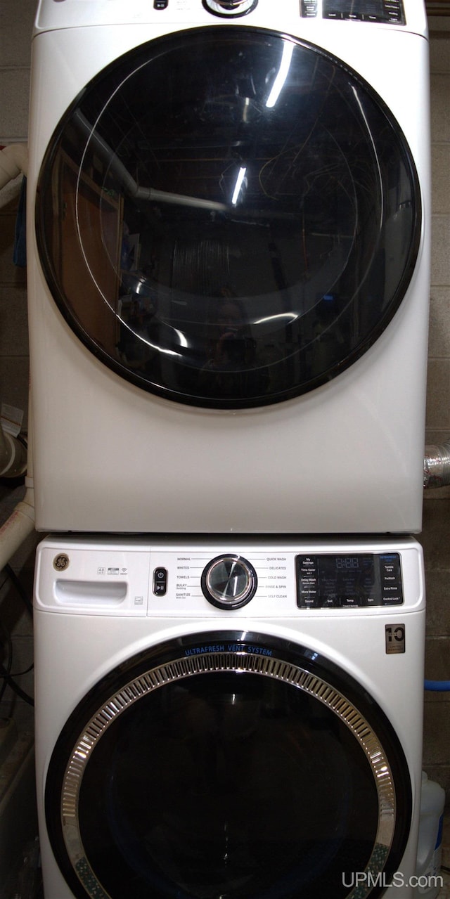 laundry area featuring stacked washer and clothes dryer