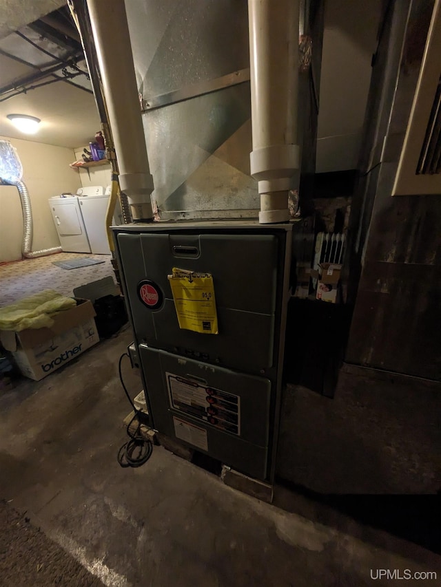 utility room featuring independent washer and dryer