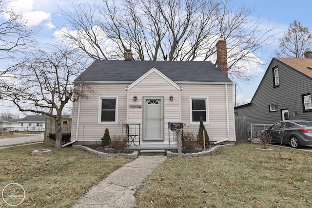 view of front of house featuring a front yard