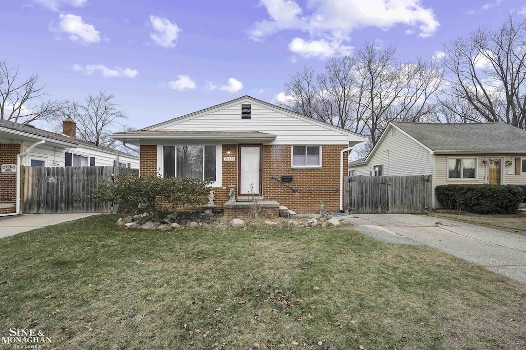 view of front of home with a front yard