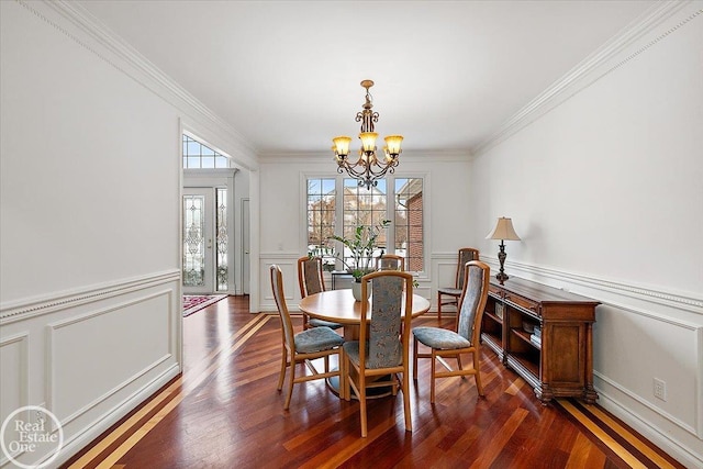 dining space with crown molding, a chandelier, and dark hardwood / wood-style floors