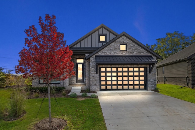 view of front of home featuring a front lawn