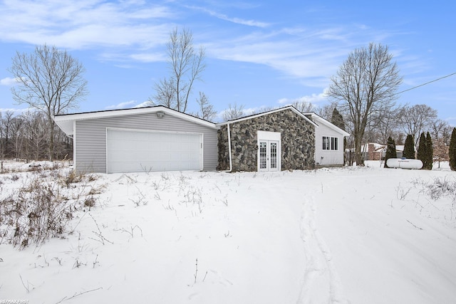 view of front facade featuring a garage