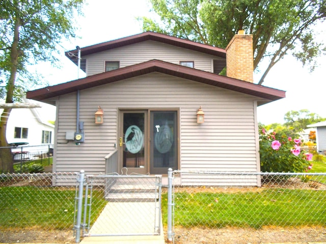 view of front facade featuring a front yard