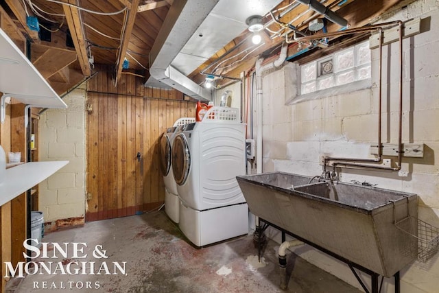 laundry area with sink and washing machine and clothes dryer