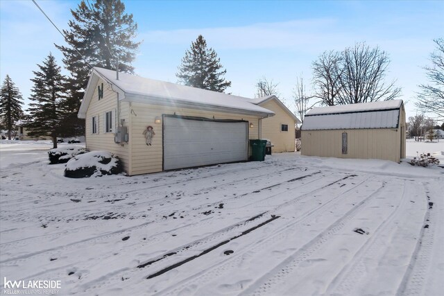 view of front facade with a garage and an outdoor structure