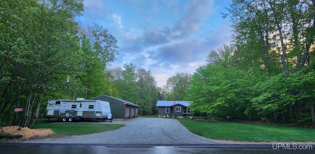 view of front of home featuring a front lawn