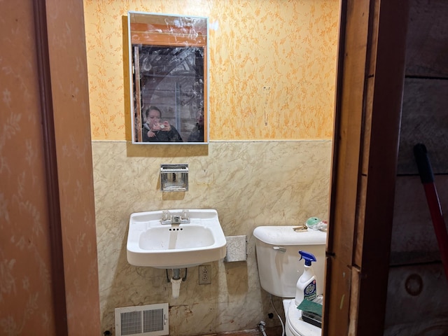 bathroom featuring sink and toilet