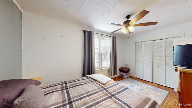 bedroom featuring a closet, ceiling fan, and light hardwood / wood-style flooring