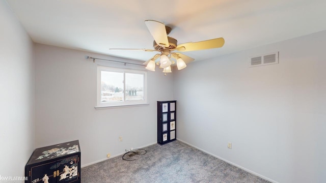 carpeted empty room featuring ceiling fan