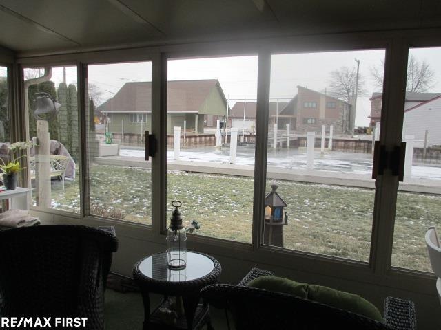 view of sunroom / solarium