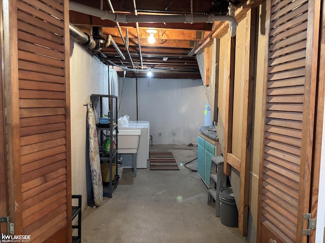 basement featuring washer and clothes dryer