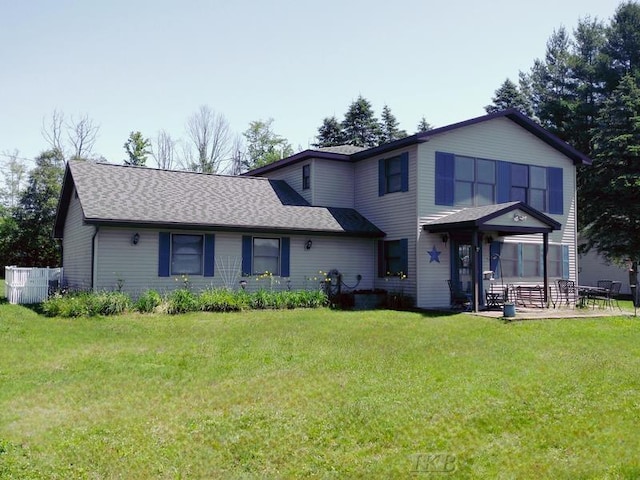 view of front of property with a front yard