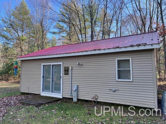 rear view of house with an outdoor structure