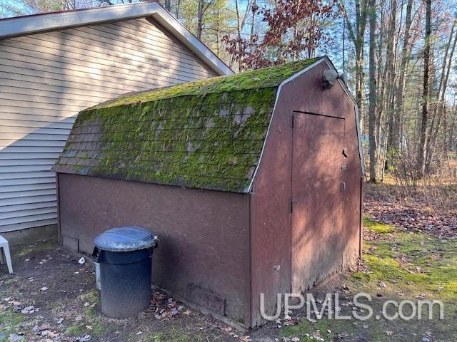 view of outbuilding