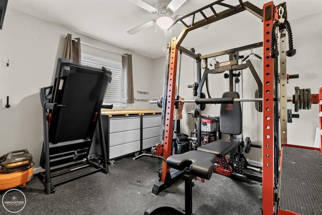 exercise room featuring ceiling fan