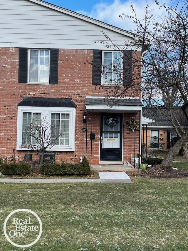 view of front of house with a front yard