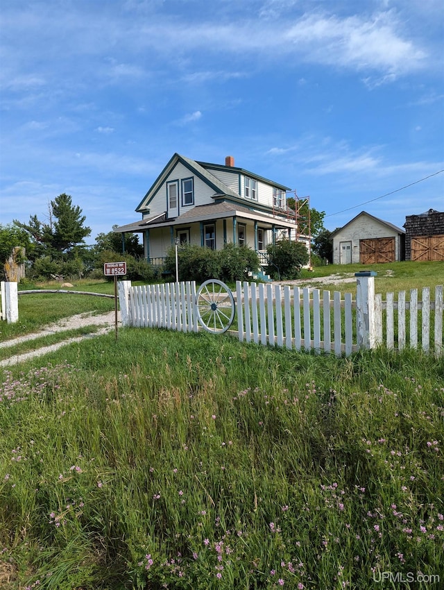 view of front of home featuring a front lawn and a garage