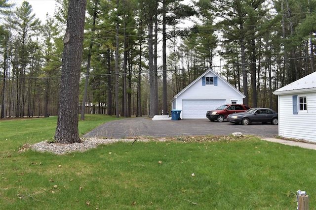 view of yard with a garage and an outdoor structure