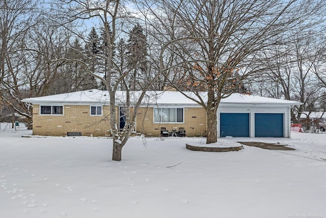 view of front facade featuring a garage